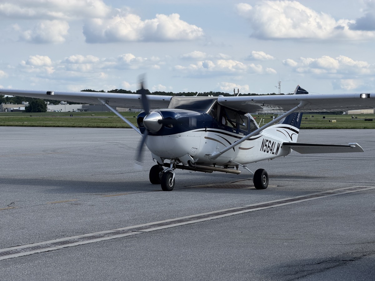 Horizonview's Cessna C206H Stationair (N564LM) on the ramp